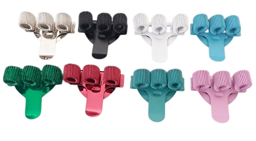 Penneholder med forskjellige farger.